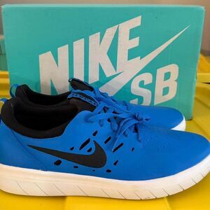 Nike SB Nyjah Free Skate Shoes Size 7.5 AA4272-402 Blue Black Low Top Sneakers